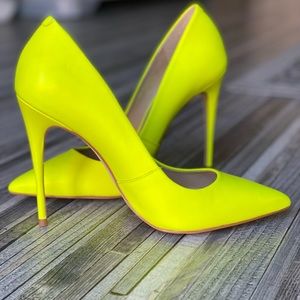 Steve Madden “Daisie” hot yellow Matte leather pump